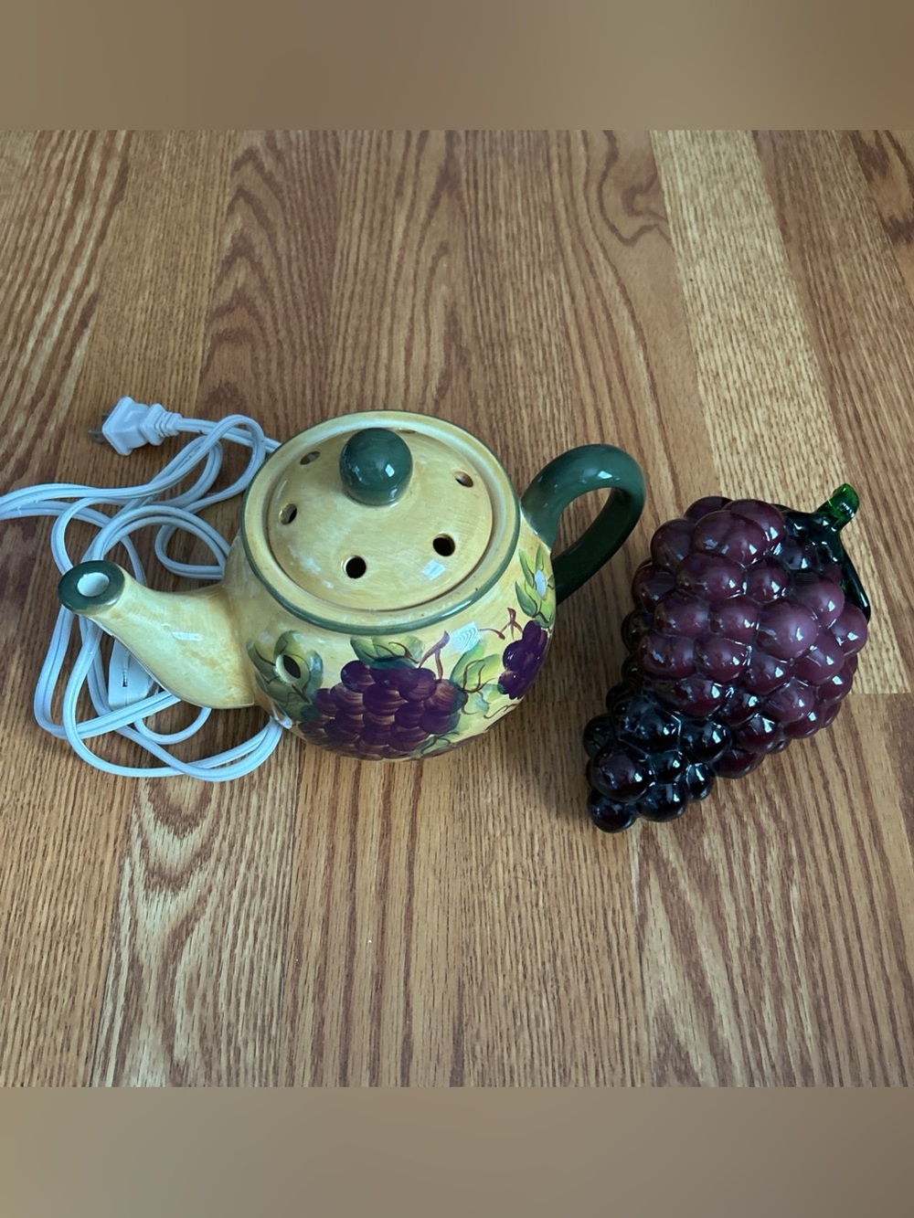 2 Piece Grape Vine Themed Home Decor Tea Pot Style Electric Candle Warmer Cozy - Picture 2 of 13